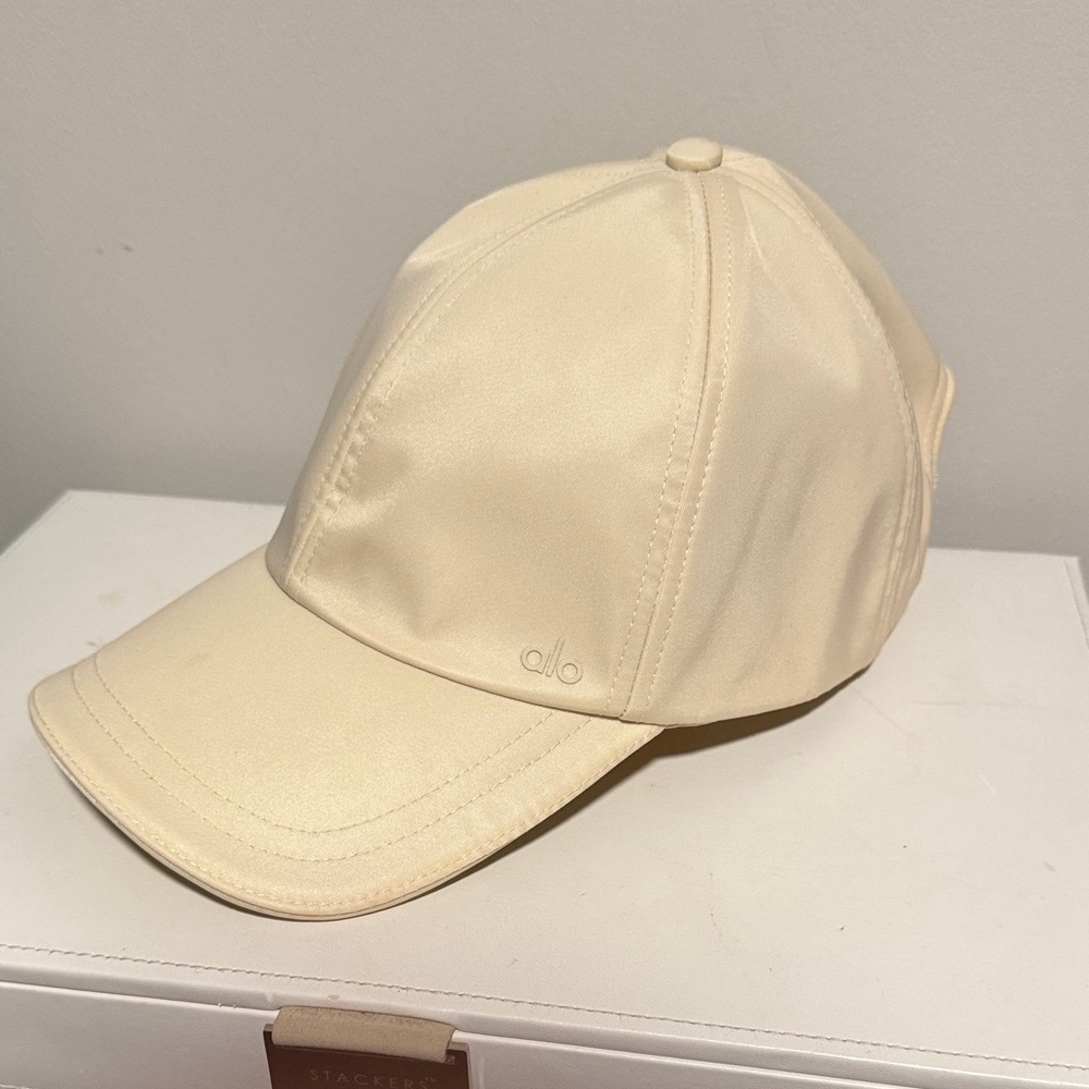 ALO Yoga Ivory Cap